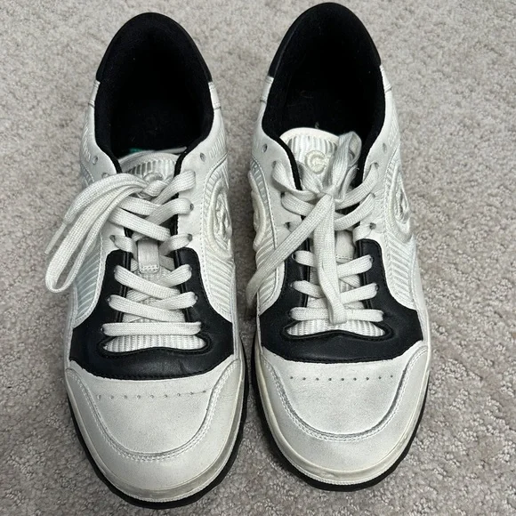 Gucci White and Black Sneakers - Picture 2 of 7